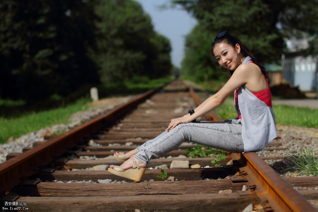 快门:1/6400  光圈:F/2.0  焦距:50毫米  感光度:100 