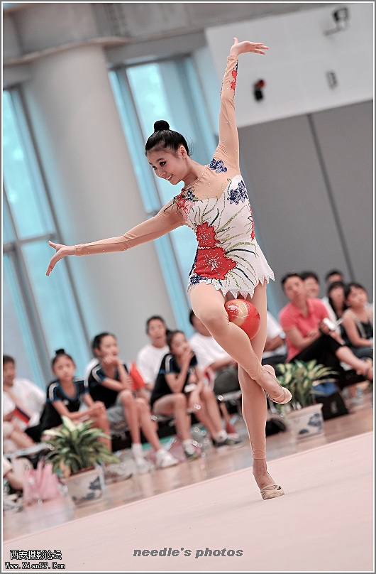 F/3.2 快门:1/500 焦距:135 毫米 感光度:1000