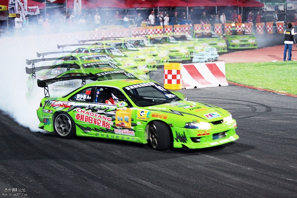 光圈: F/2.8 快门:1/160 焦距:70 毫米 感光度:1000