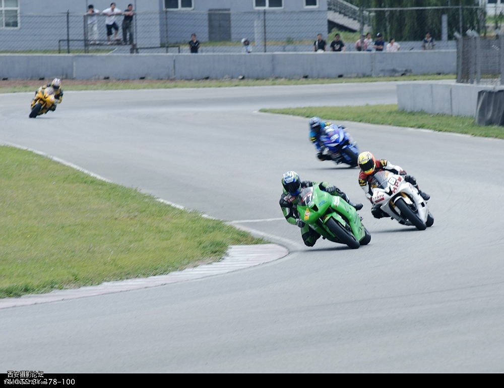 光圈: F/7.1 快门:1/160 焦距:200 毫米 感光度:100