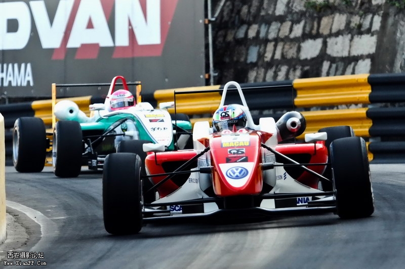  光圈: F/4.8 快门:1/1600 焦距:230 毫米