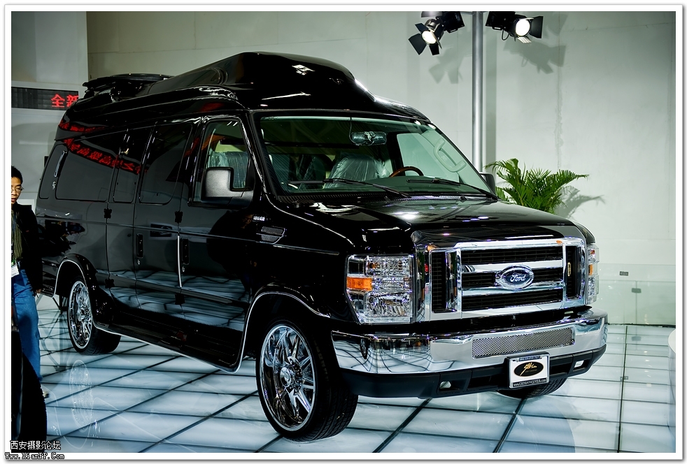 光圈: F/2.8 快门:1/100 焦距:48 毫米 感光度:200