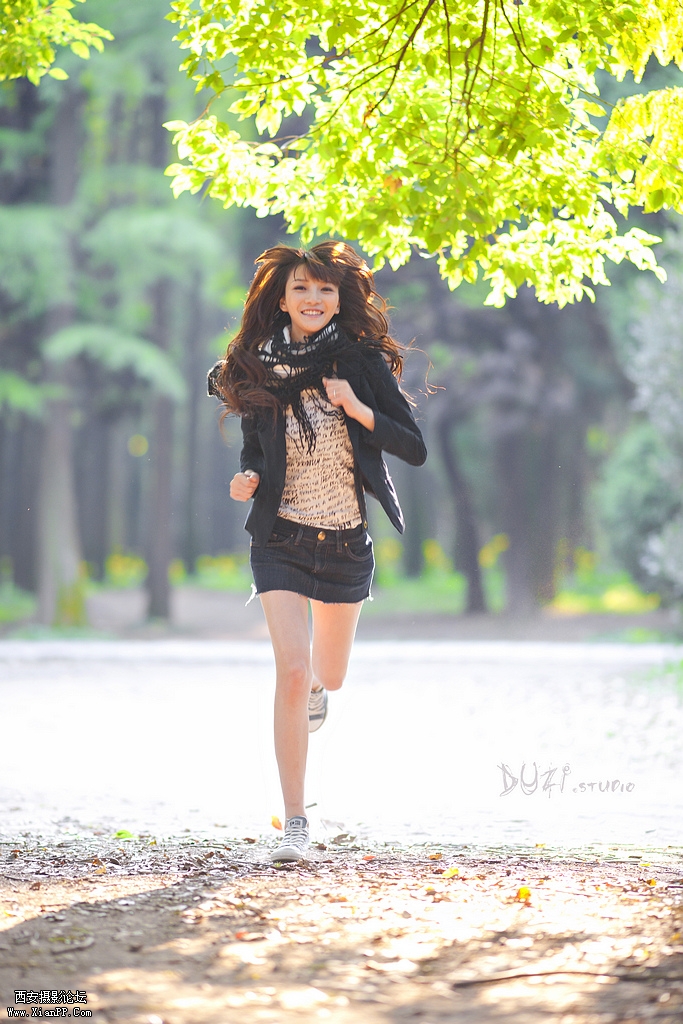 光圈: F/2.0 快门:1/250 焦距:135 毫米 感光度:200