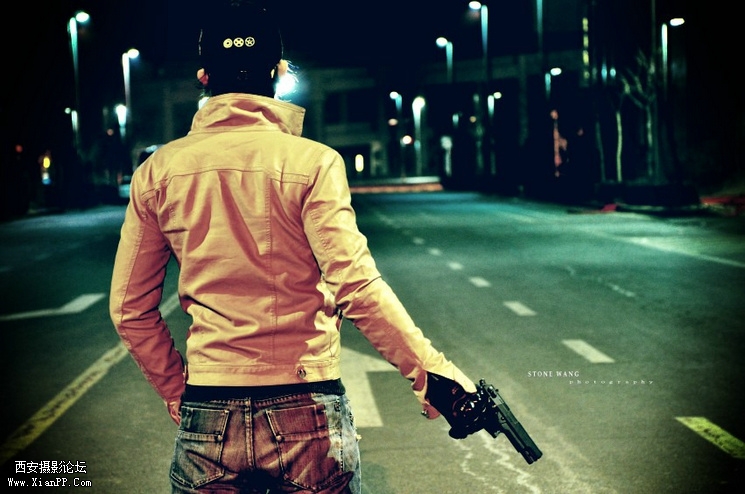 面前，阴暗的路。