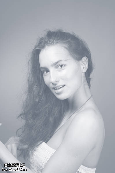 nEO_IMG_simona 4.jpg