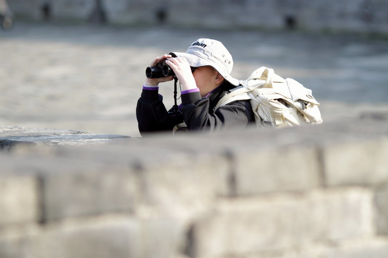 1111  城墙旗袍500d135K。2035L6448_调整大小.JPG