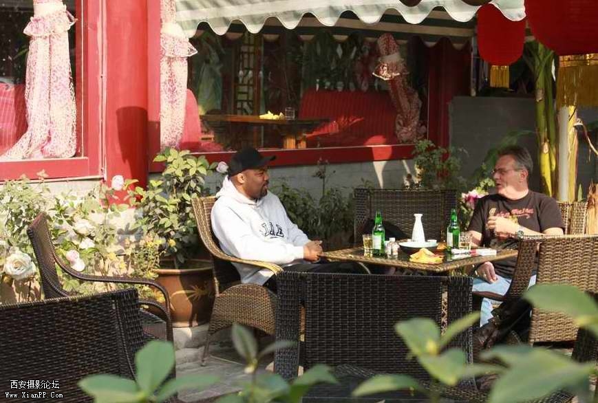 老外在茶社，我没有打招呼。