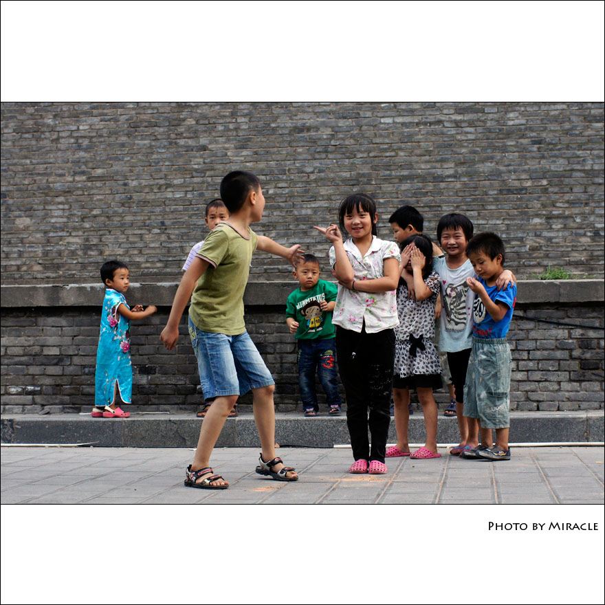 城墙下的孩子8-1.jpg