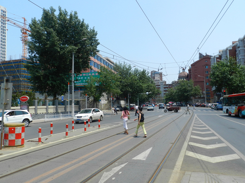 电轨的电线，穿梭在城市之间