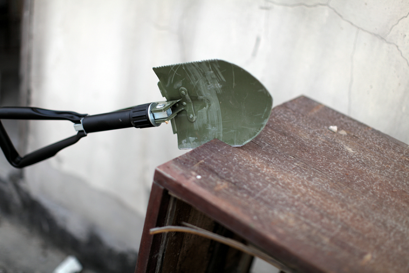 0724 磨刀人和工兵锹37.JPG