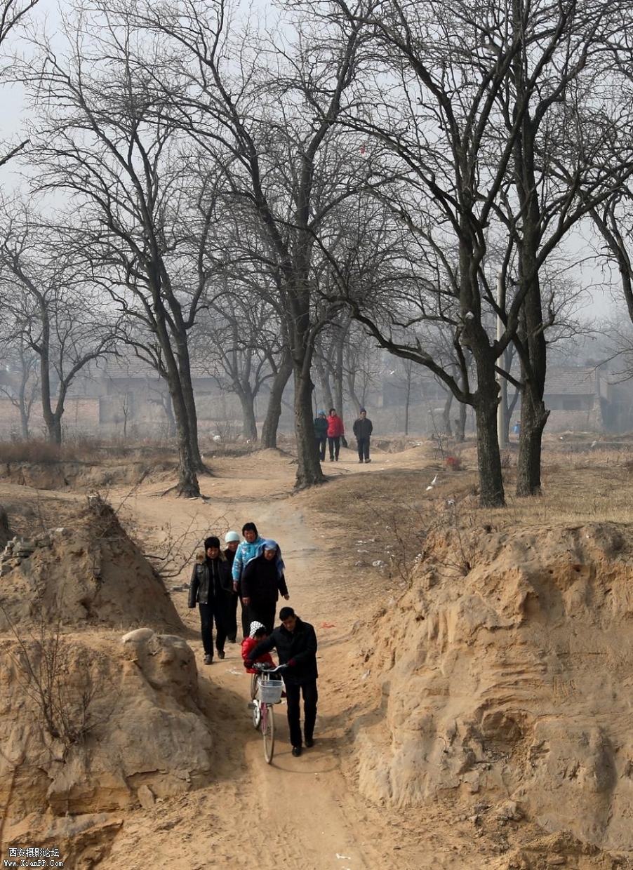 四里八乡的农民忙赶会 (2).jpg