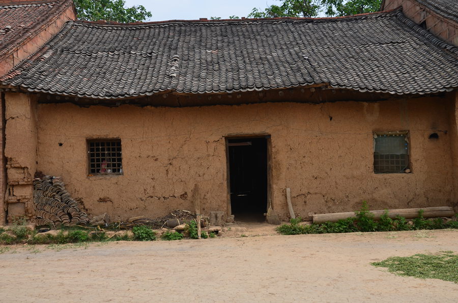 老乡还在住的旧房