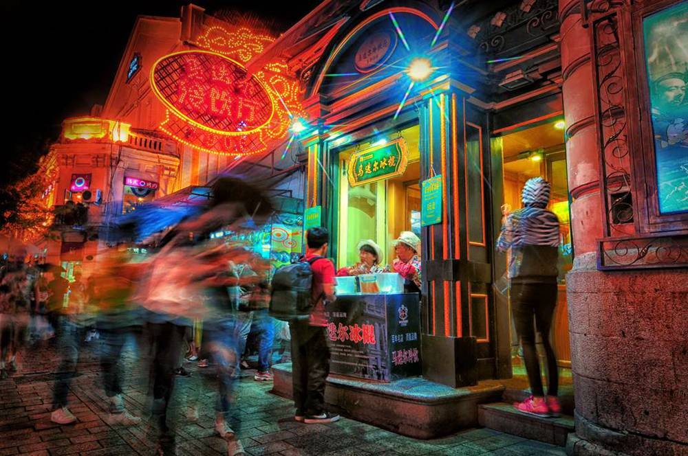 夜色下的中央大街