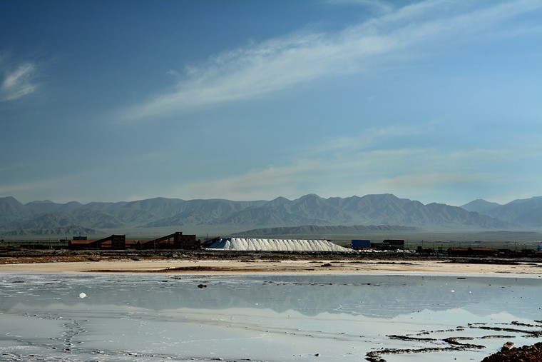 茶卡盐湖制盐场.jpg