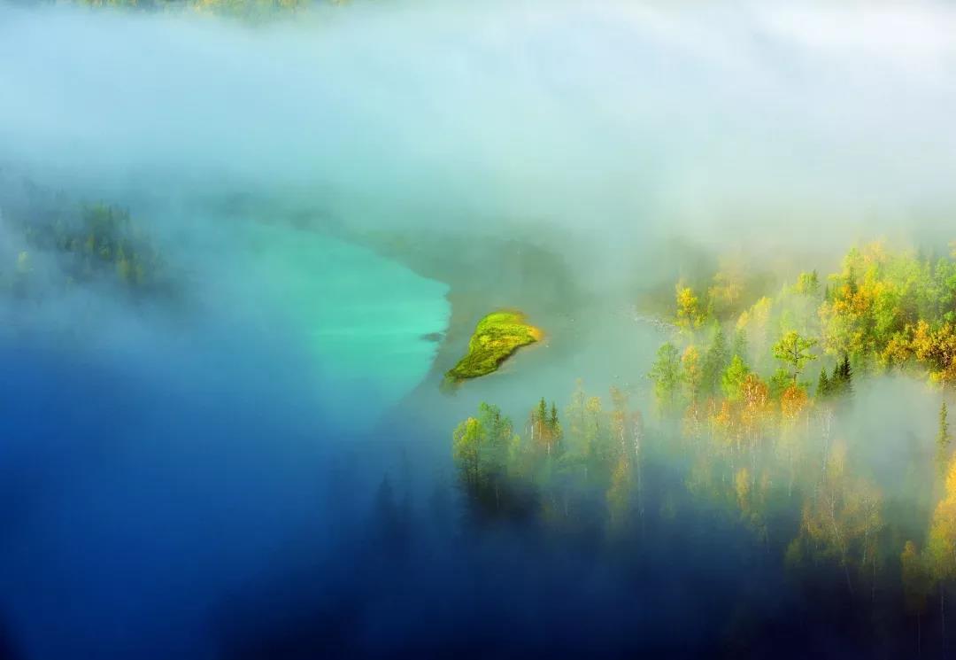 《雾锁月亮湾》    雷爱云    摄