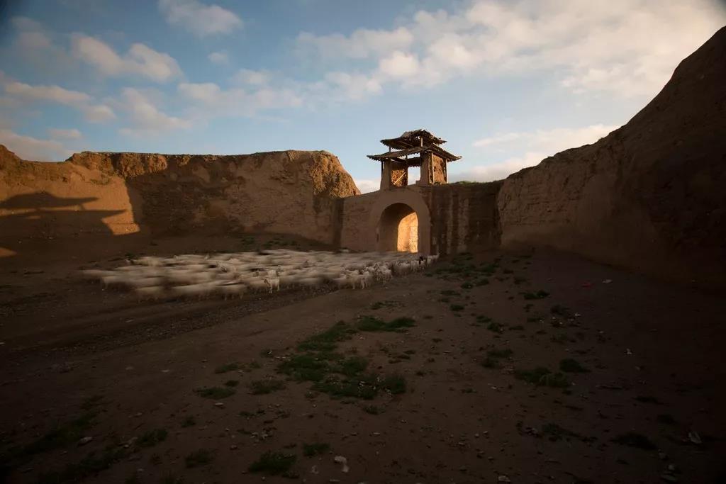 《古城》   宣四维    摄.jpg