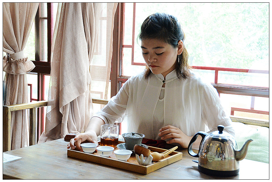 nEO_IMG_又一位茶艺小姐.jpg