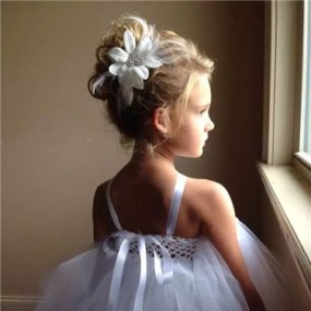 除了新娘新郎，婚礼上另外一个抢镜的身影就是可爱的花童啦。