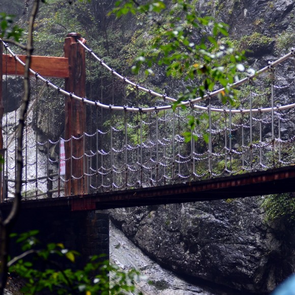 冒雨登山  牛背梁