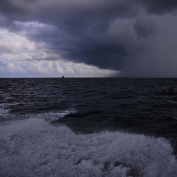 东边日出西边雨