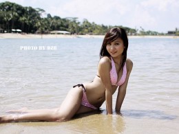 早期拍的一组比基尼 欢迎点评