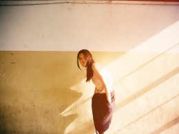 「別人的／憂傷」