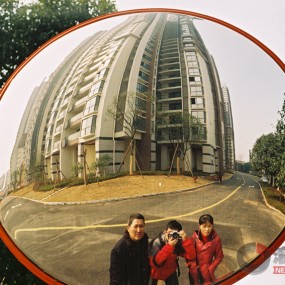 记者照片记录父母为自己买房历程