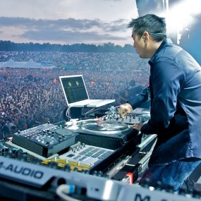 演唱会的DJ手瞬间记录