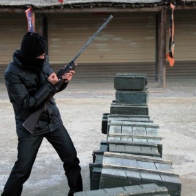 你看我像是特警还是像土匪