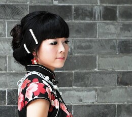 穿旗袍的美丽姑娘