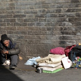 南门 门洞 流浪老人