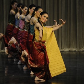 美丽的暹罗国--充满南国情调的泰国孔剧、泰拳（人民剧院）