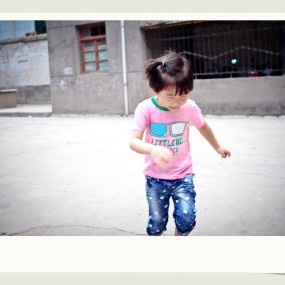 小勺子在幼儿园门前