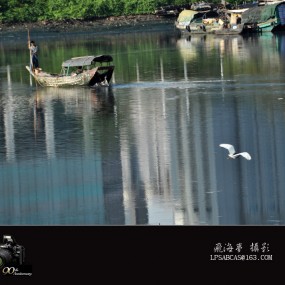 都市小艇悠悠行