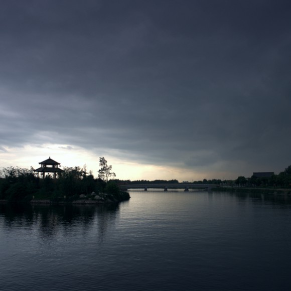 汉城湖傍晚的彩霞