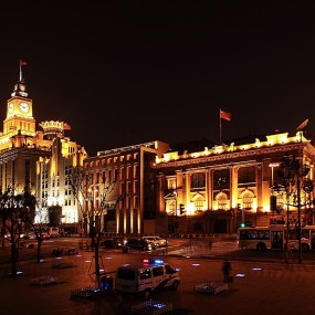 夜幕下的百年外滩