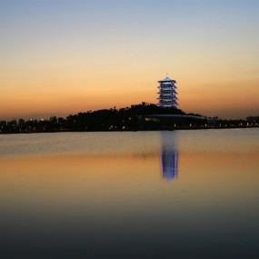 晚霞谢幕长安塔