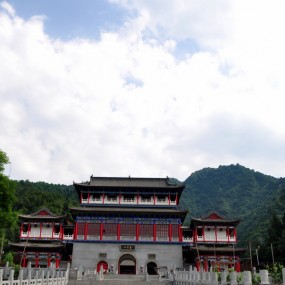 青华山的蓝天白云