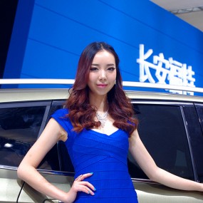 蓝色精灵[美女车模]