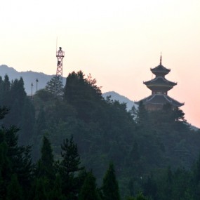 夕阳下的观光塔