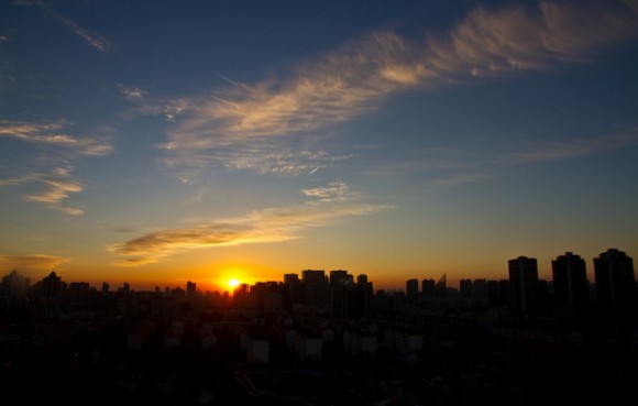 渤海之滨，城市日出