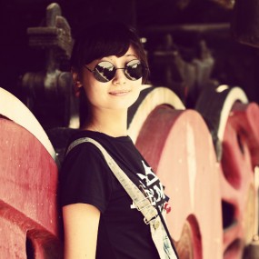 十七岁的女儿——火车旁