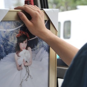 有位新娘 见人就问“你是谁”