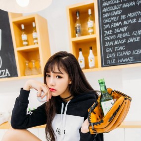 活泼可爱的模特儿静静