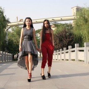 百余人曲江挤拍模特