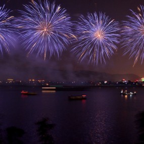 火树银花庆中秋