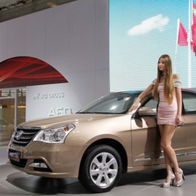 猪猪给的赠票去汽博会看香车美女