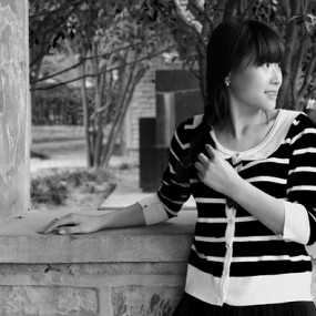 { 无 风 格 人 像 一 。}——（第一次真正拍人像，模特是我室友，各位大师轻拍啊。）