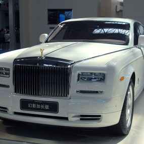 拍豪车与行为艺术