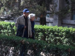 早春，惬意的人。。。